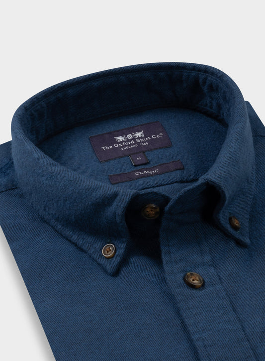 Men’s button-down flannel shirt in Navy.