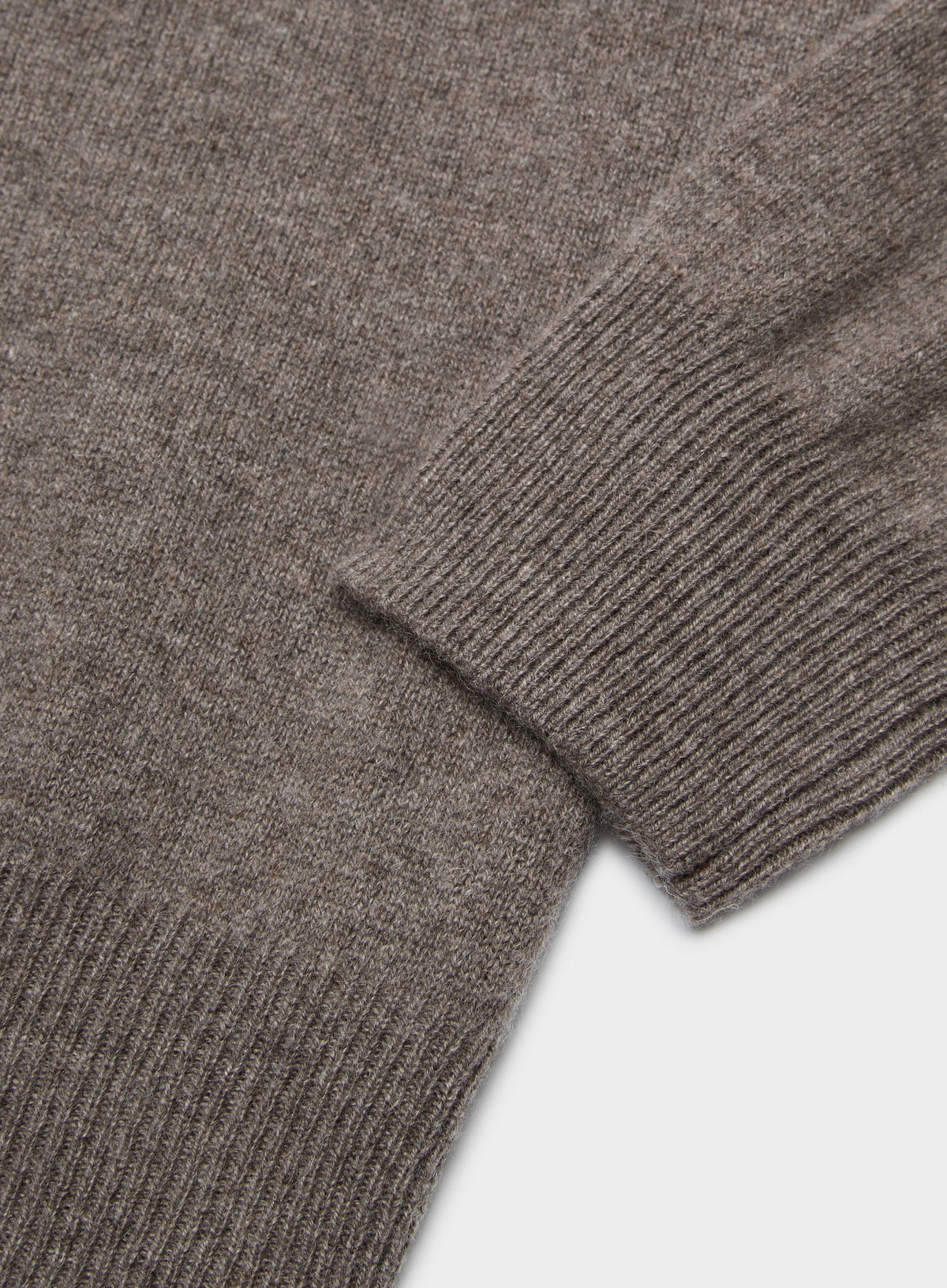 Men’s cashmere quarter zip jumper in Otter.