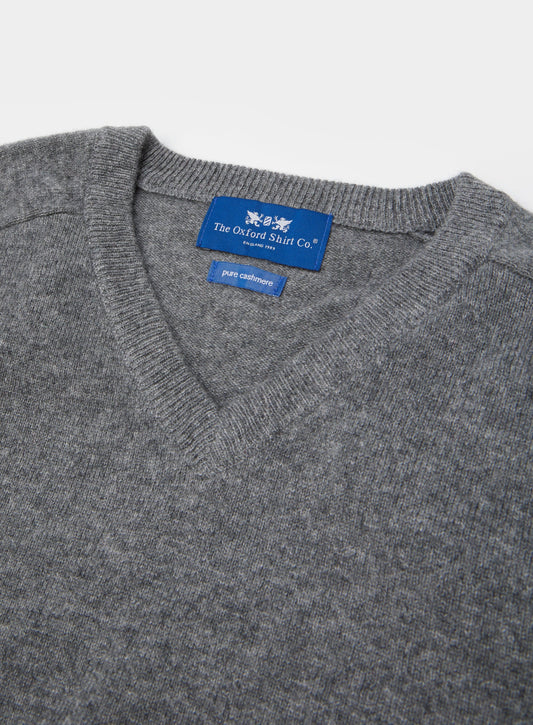 Men’s cashmere v neck jumper in Mid Grey.