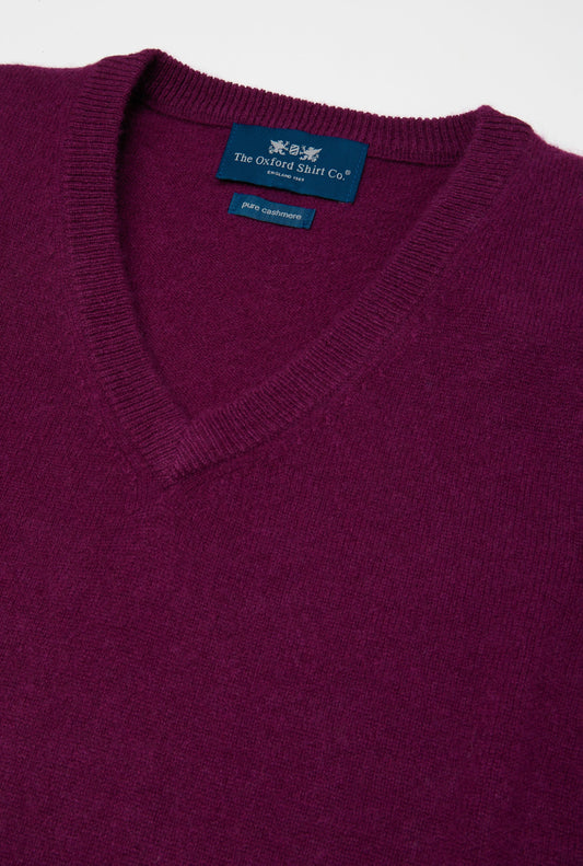 Men’s cashmere v neck jumper in Raspberry.