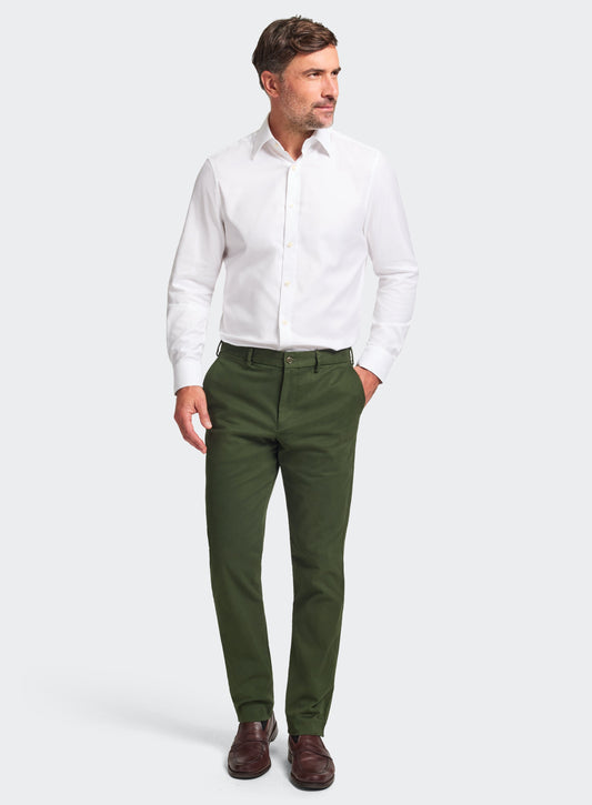 Men’s classic chinos in Green.