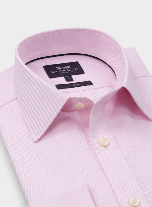 Men’s classic twill shirt in Pink.