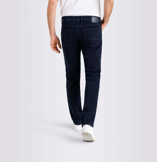 Men’s mac arne jeans in Dark Denim.
