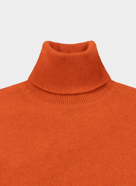 Women’s cashmere roll neck jumper in Rust.