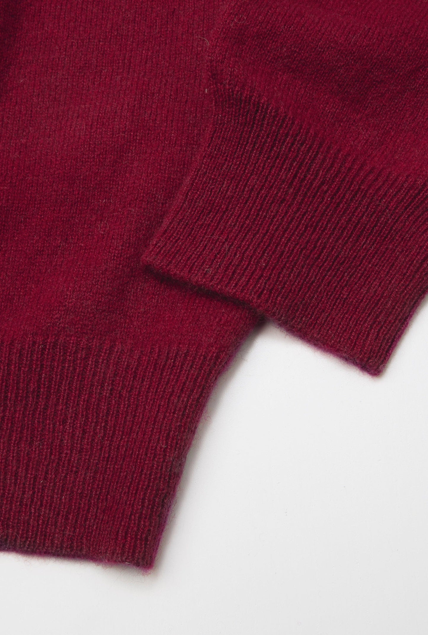 Cashmere V Neck in Bordeaux