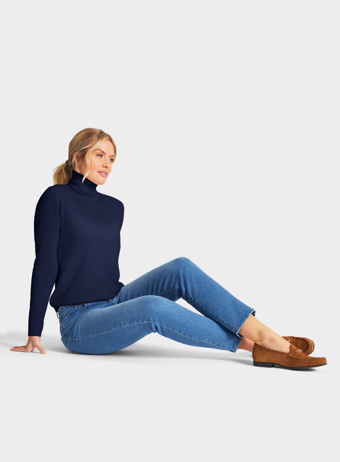 Cashmere Roll Neck in Navy