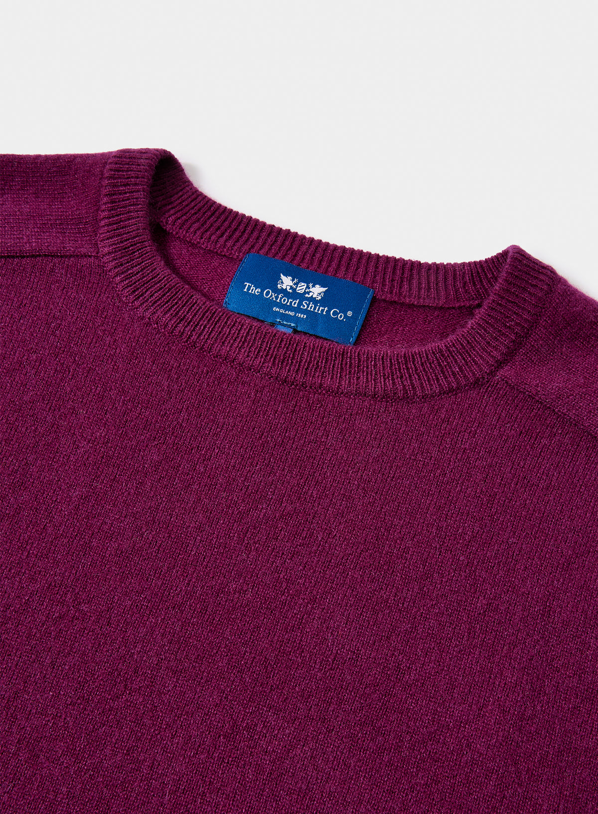 Men’s cashmere crew neck jumper in Aubergine.