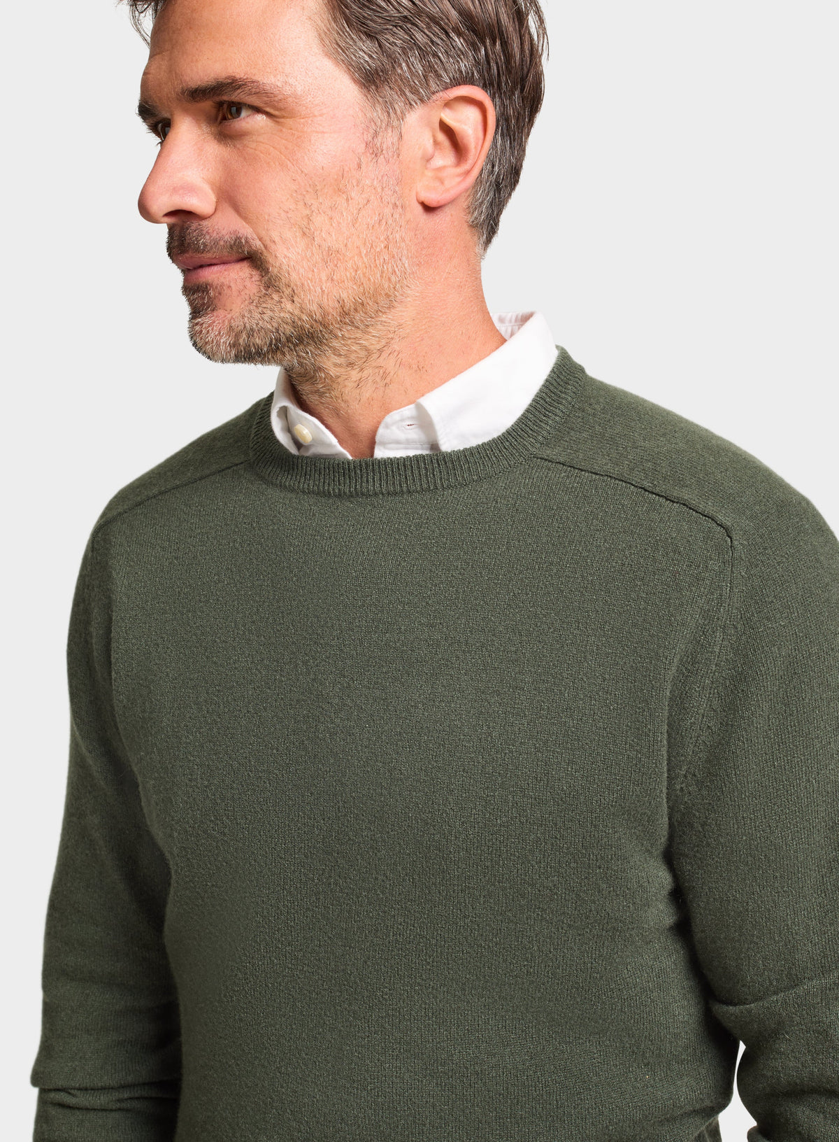 Men’s cashmere crew neck jumper in Highland Green.