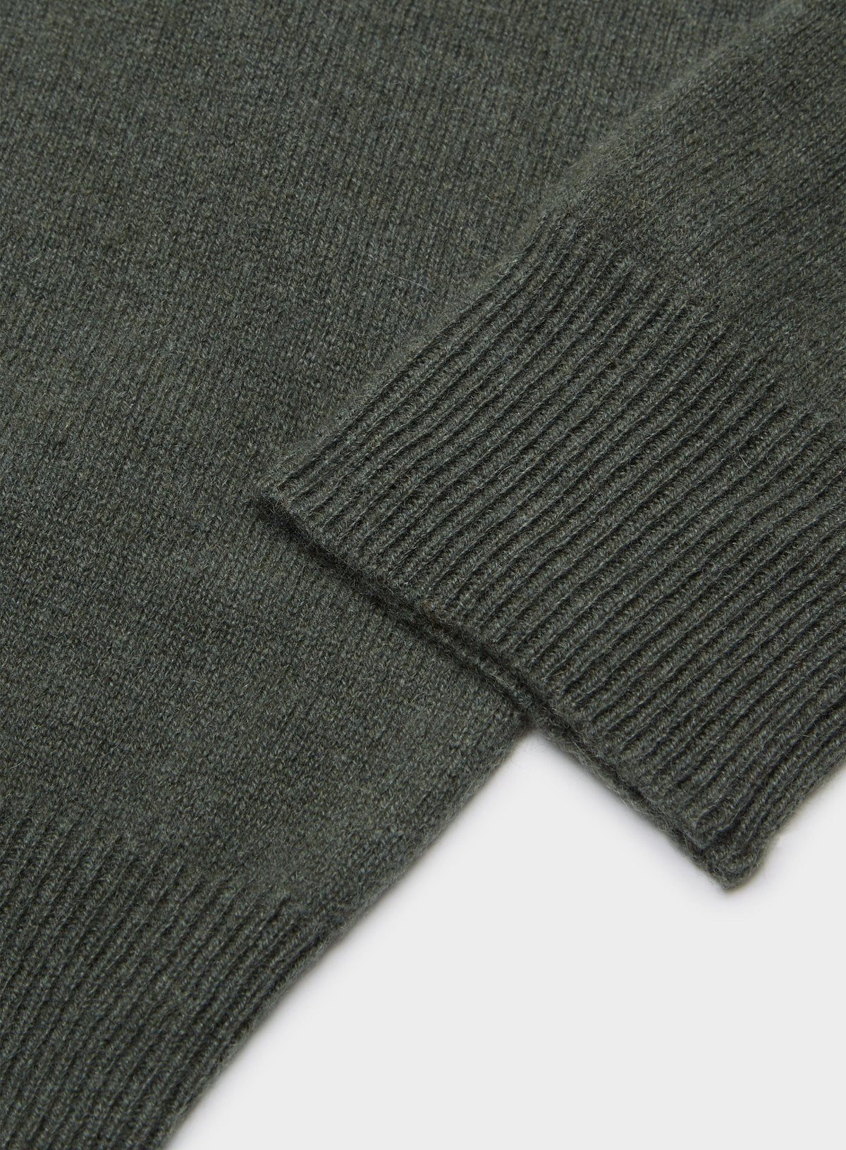 Men’s cashmere crew neck jumper in Highland Green.
