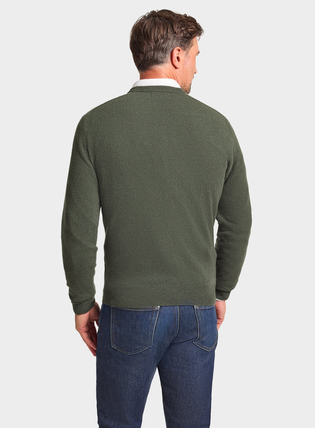 Men’s cashmere crew neck jumper in Highland Green.