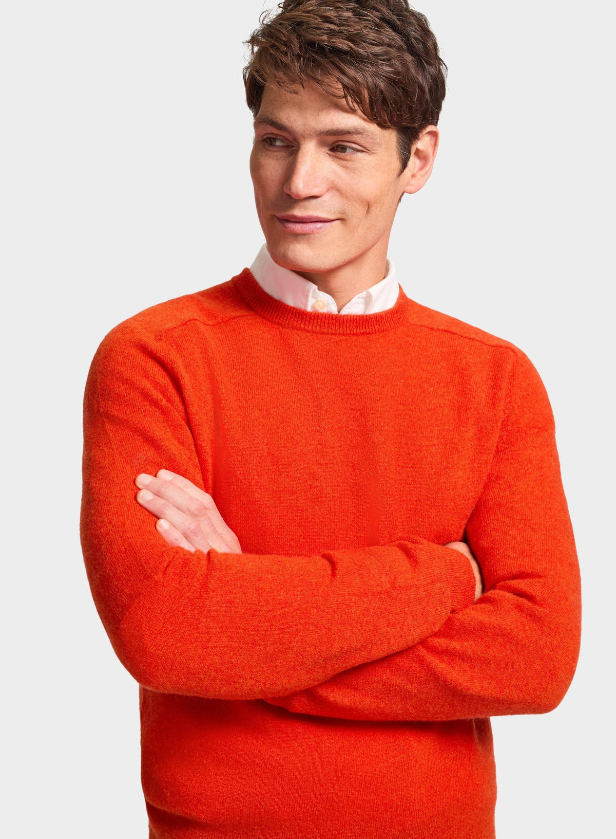 Men’s cashmere crew neck jumper in Rust.