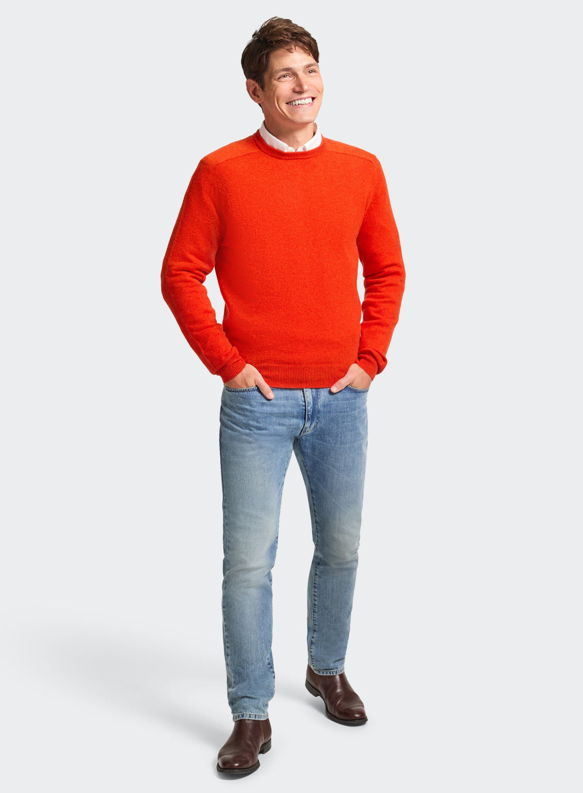 Men’s cashmere crew neck jumper in Rust.