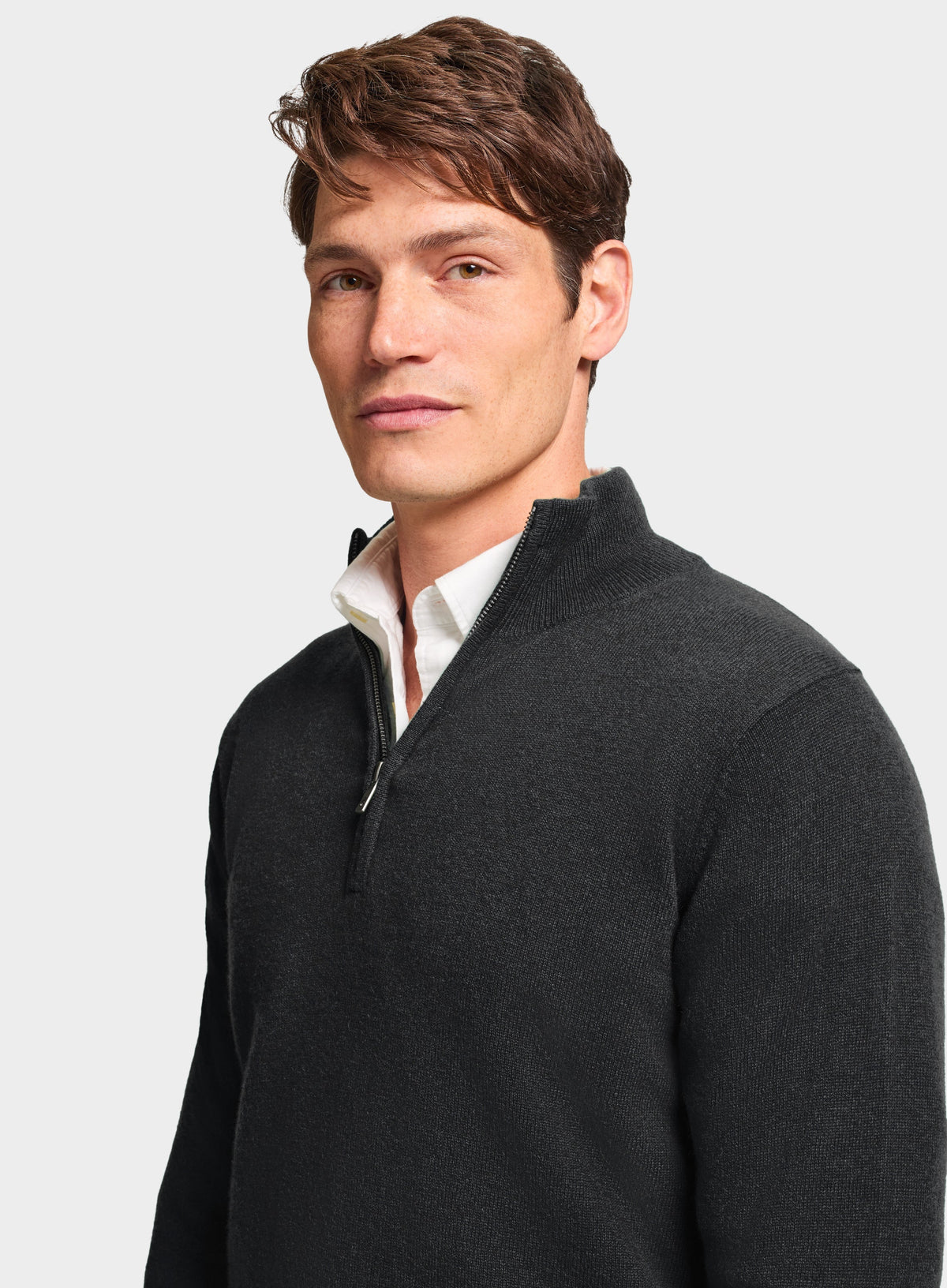 Men’s cashmere quarter zip jumper in Charcoal.