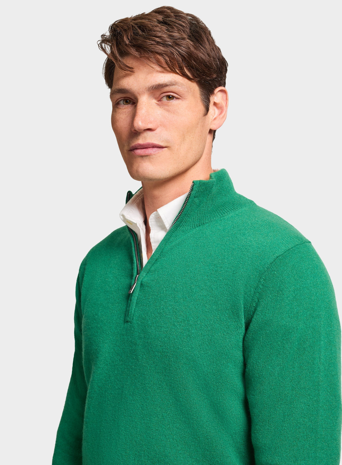 Men’s cashmere quarter zip jumper in Grass.