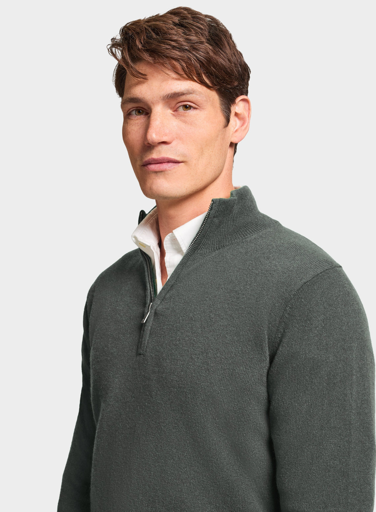 Men’s cashmere quarter zip jumper in Highland Green.