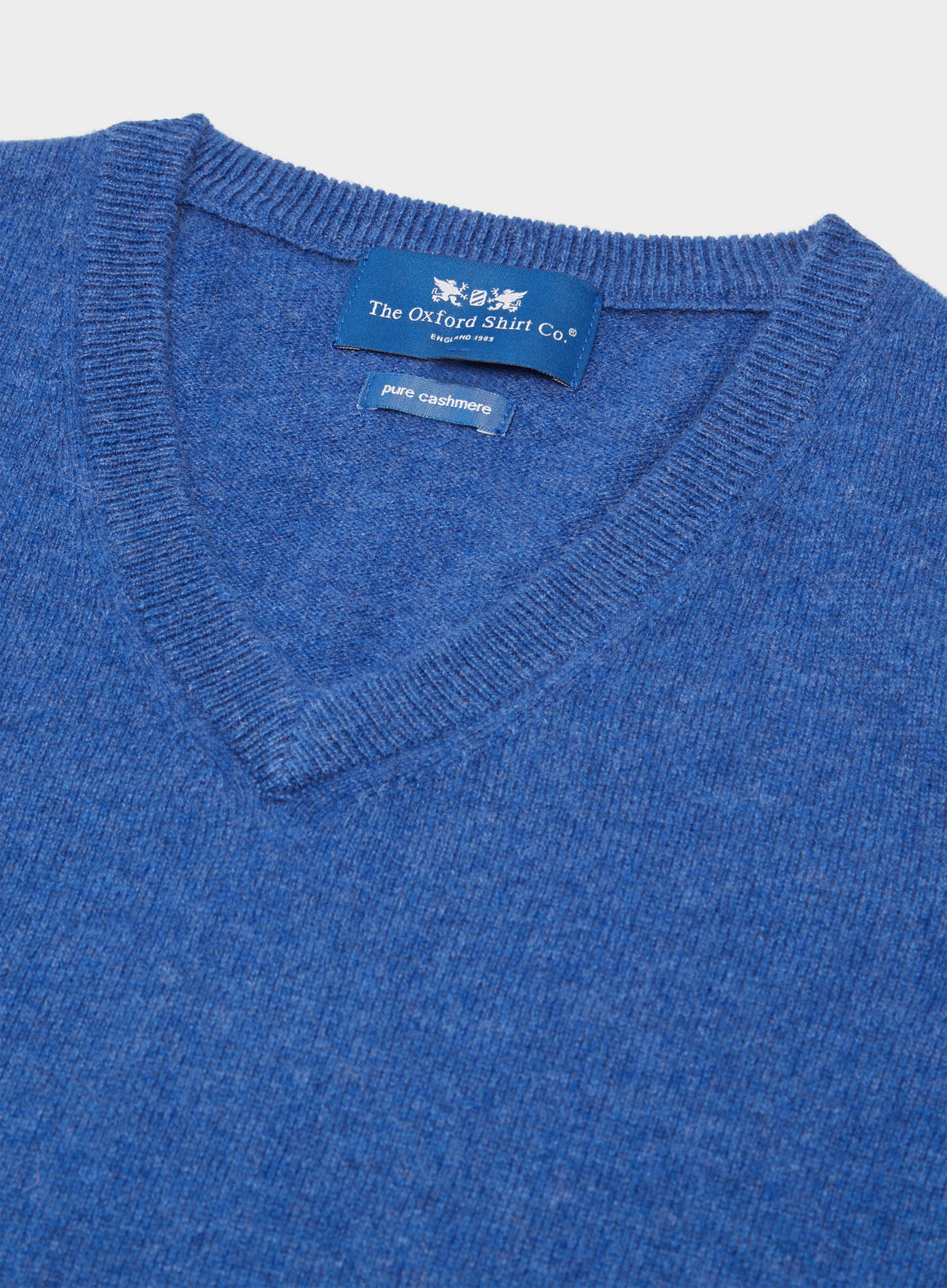 Men’s cashmere sleeveless vest in Denim.