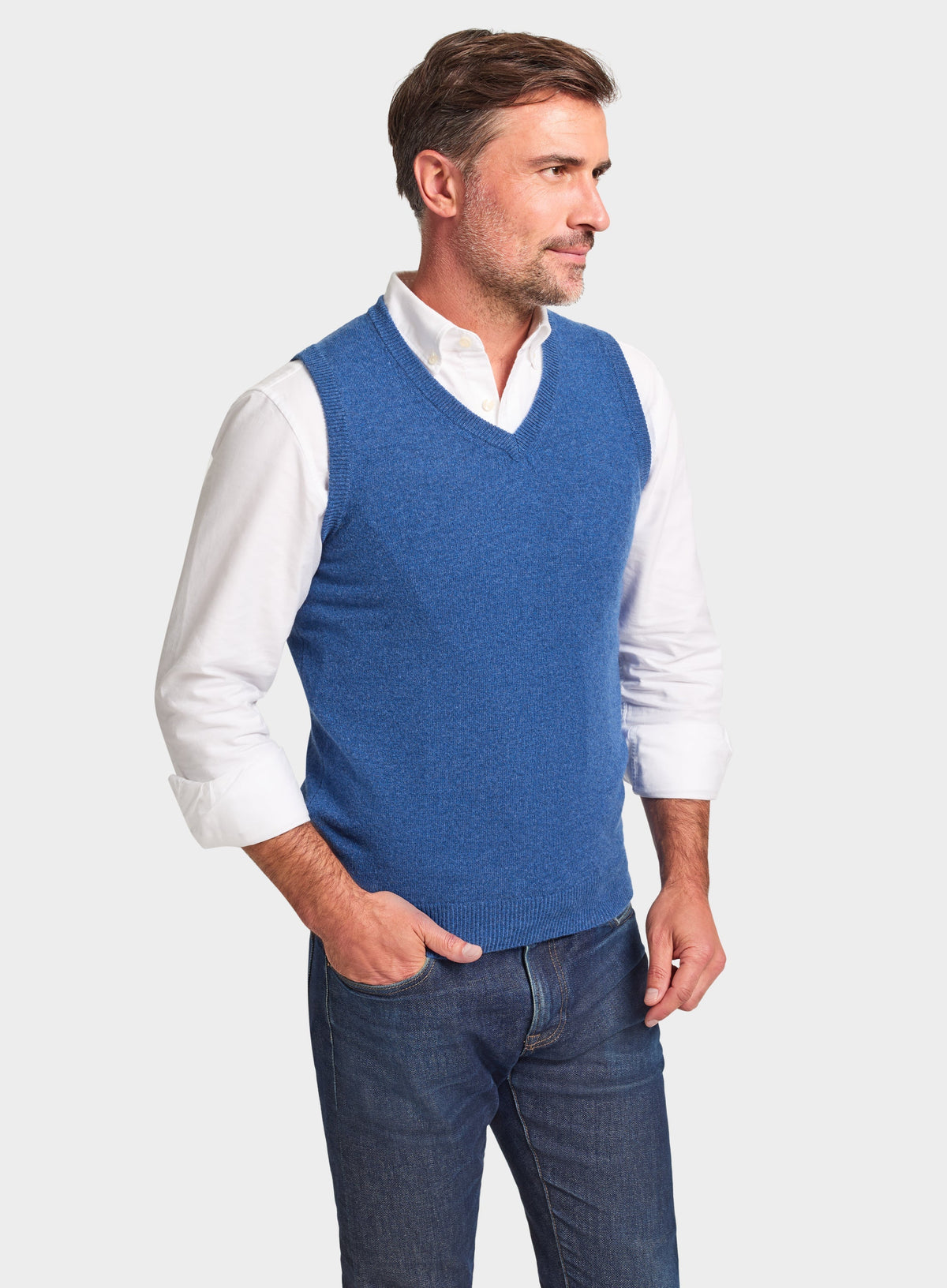 Men’s cashmere sleeveless vest in Denim.