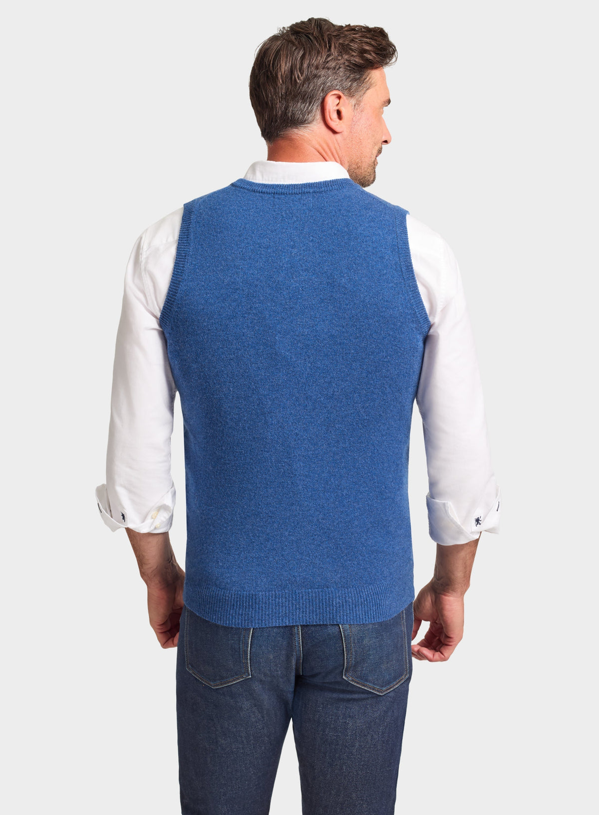 Men’s cashmere sleeveless vest in Denim.