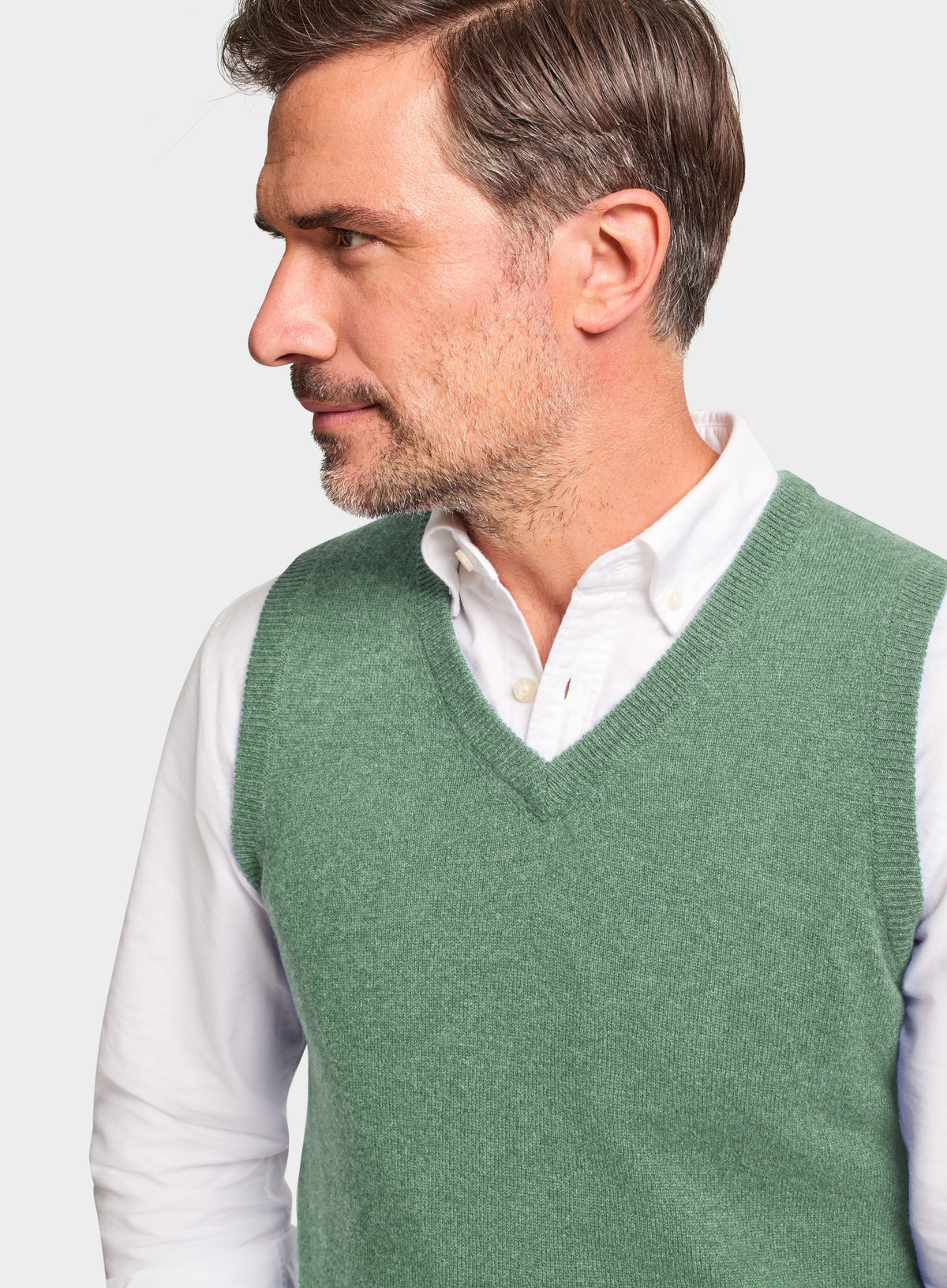 Men’s cashmere sleeveless vest in Green.