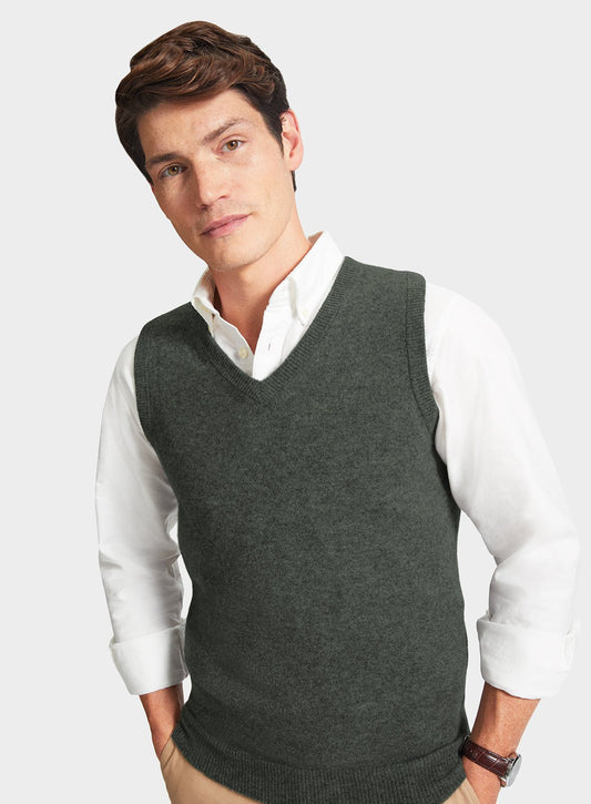 Men’s cashmere sleeveless vest in Highland Green.