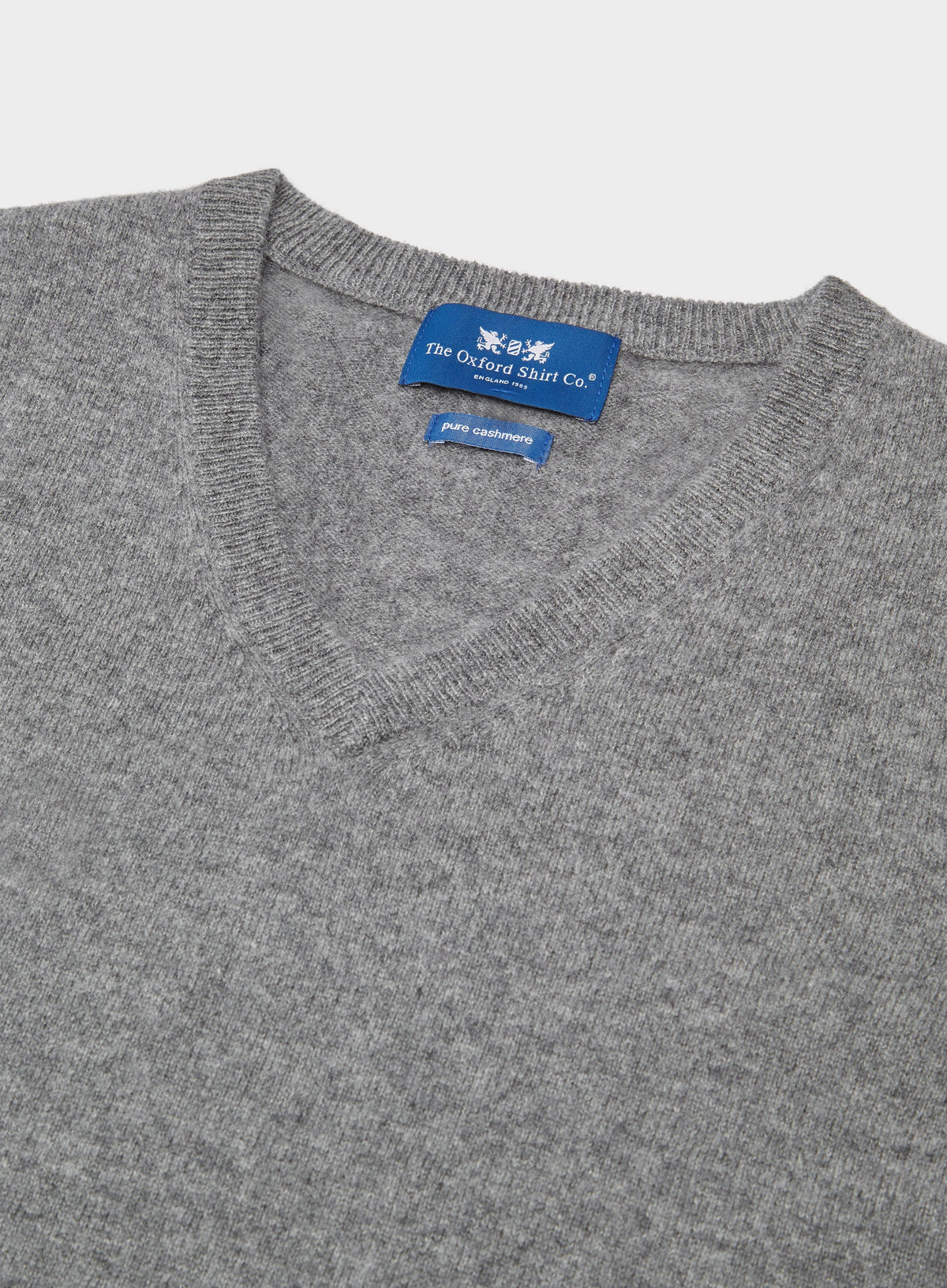 Men’s cashmere sleeveless vest in Mid Grey.
