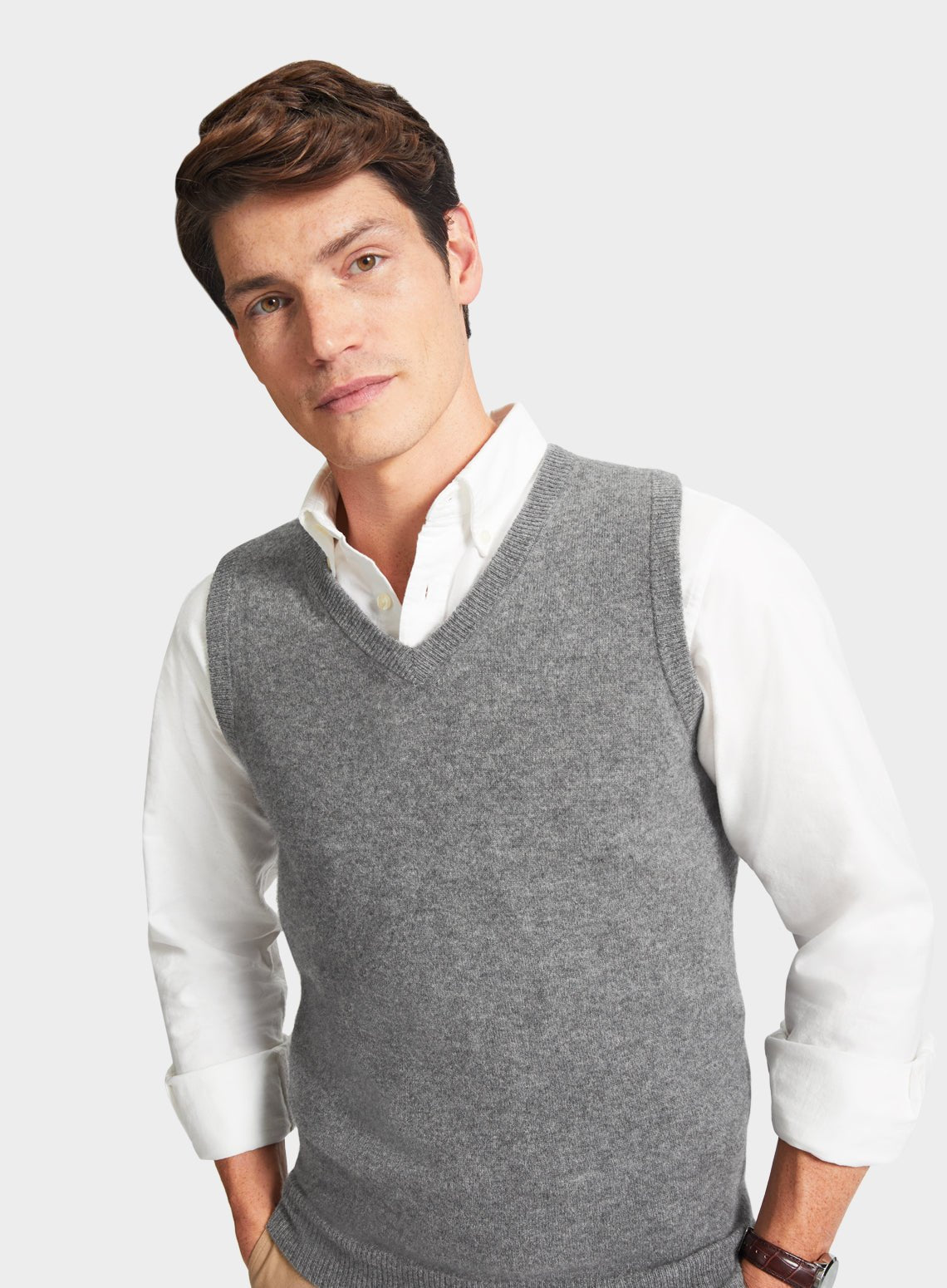 Men’s cashmere sleeveless vest in Mid Grey.
