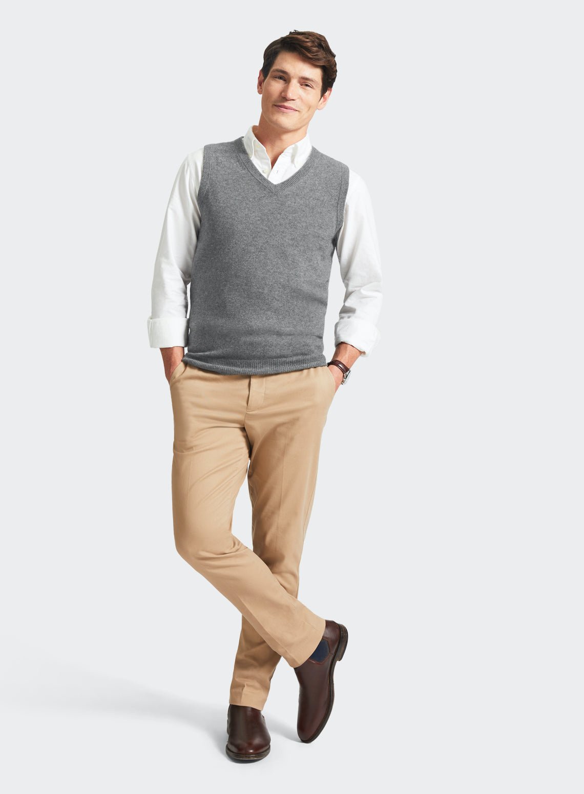 Men’s cashmere sleeveless vest in Mid Grey.