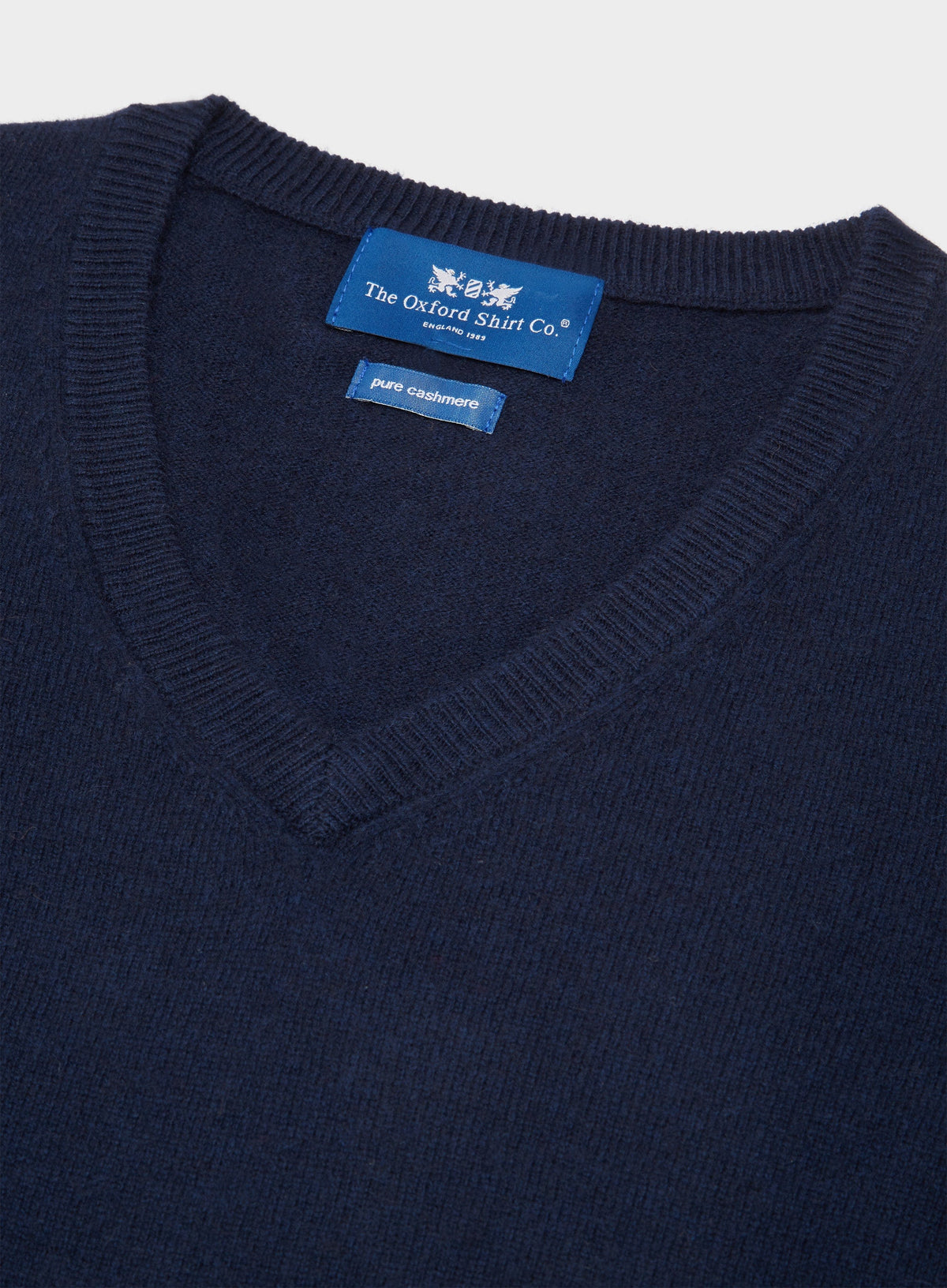 Men’s cashmere sleeveless vest in Navy.