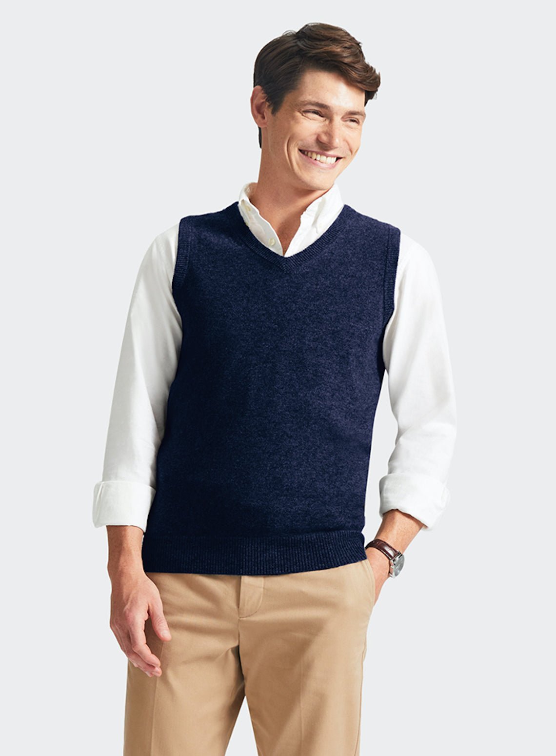 Men’s cashmere sleeveless vest in Navy.