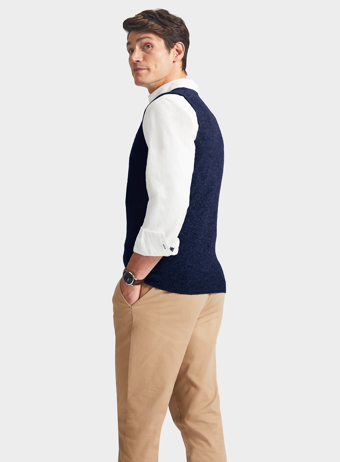 Men’s cashmere sleeveless vest in Navy.