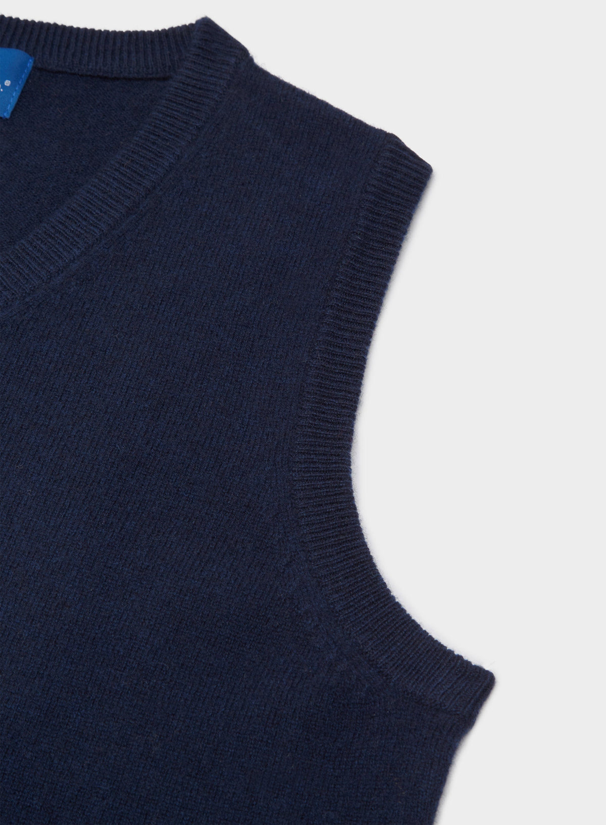 Men’s cashmere sleeveless vest in Navy.