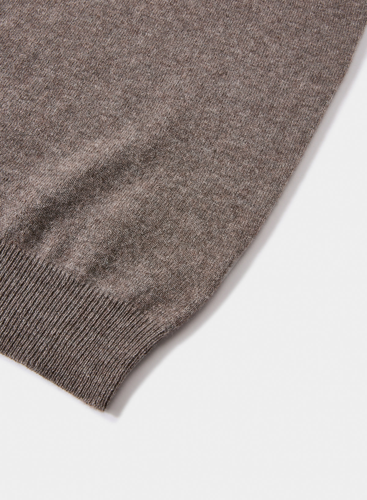 Men’s cashmere sleeveless vest in Otter.