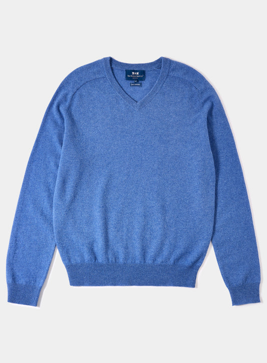 Men’s cashmere v neck jumper in Blue.