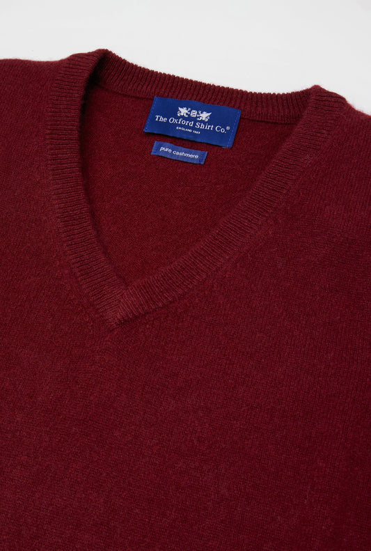 Men’s cashmere v neck jumper in Bordeaux.