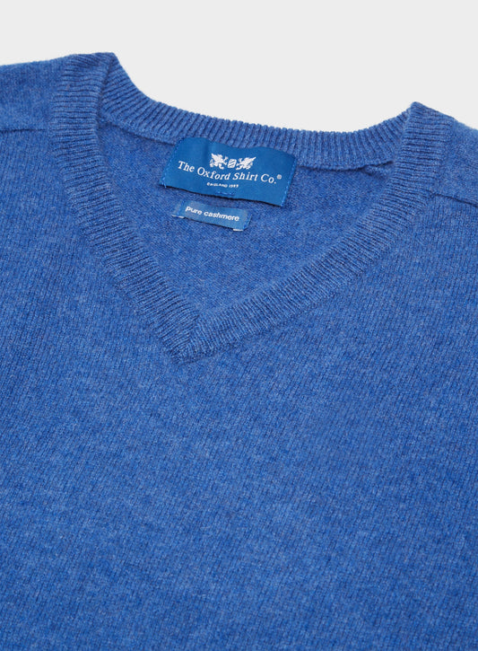 Men’s cashmere v neck jumper in Denim.