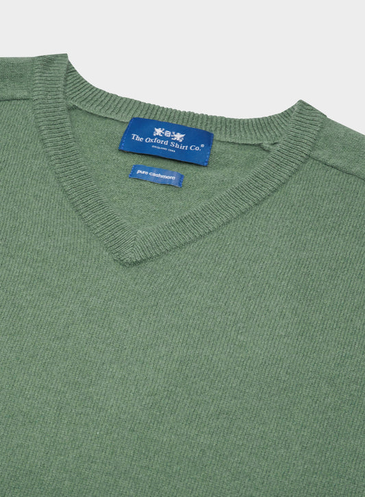 Men’s cashmere v neck jumper in Green.