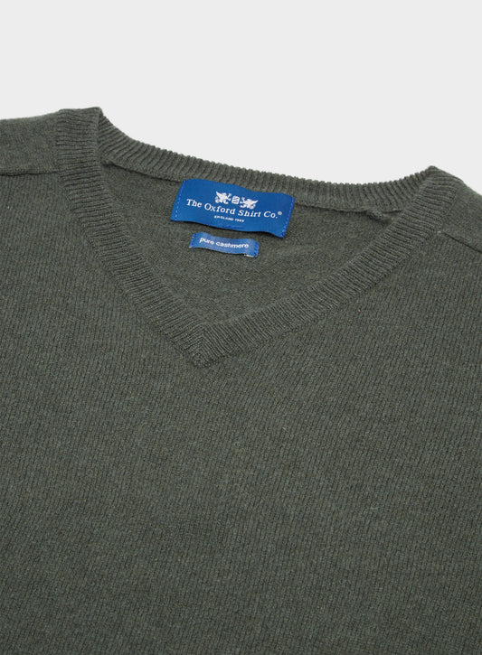 Men’s cashmere v neck jumper in Highland Green.