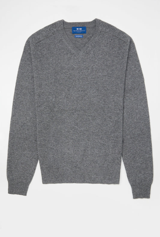 Men’s cashmere v neck jumper in Mid Grey.