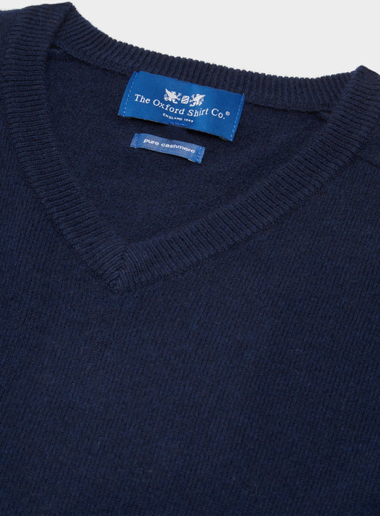 Men’s cashmere v neck jumper in Navy.