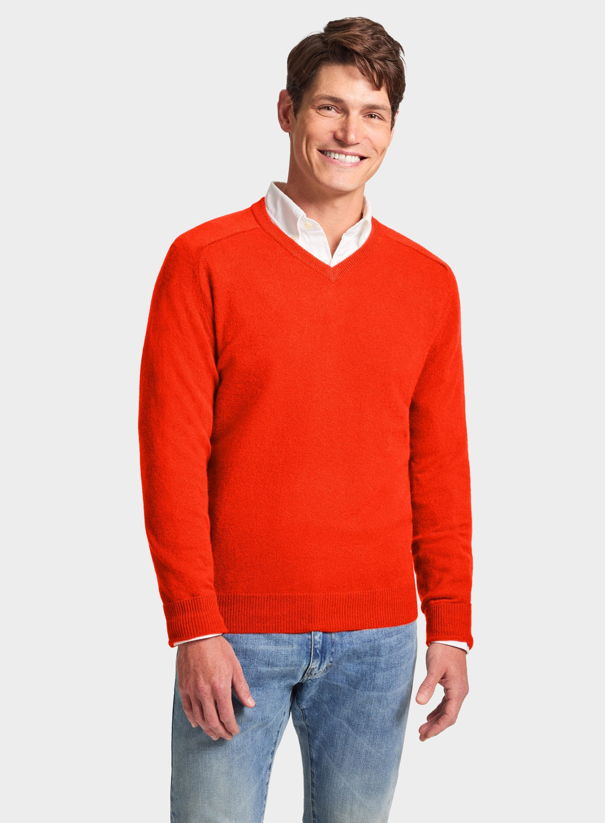 Men’s cashmere v neck jumper in Rust.