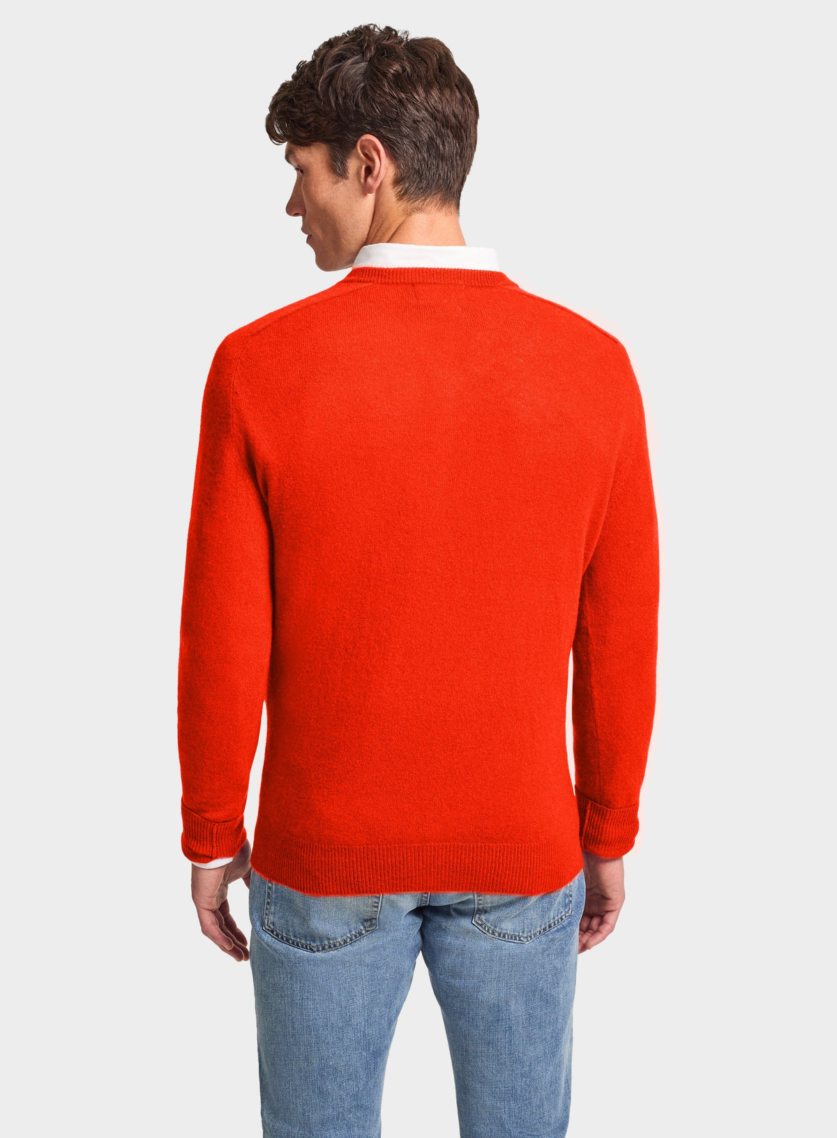 Men’s cashmere v neck jumper in Rust.