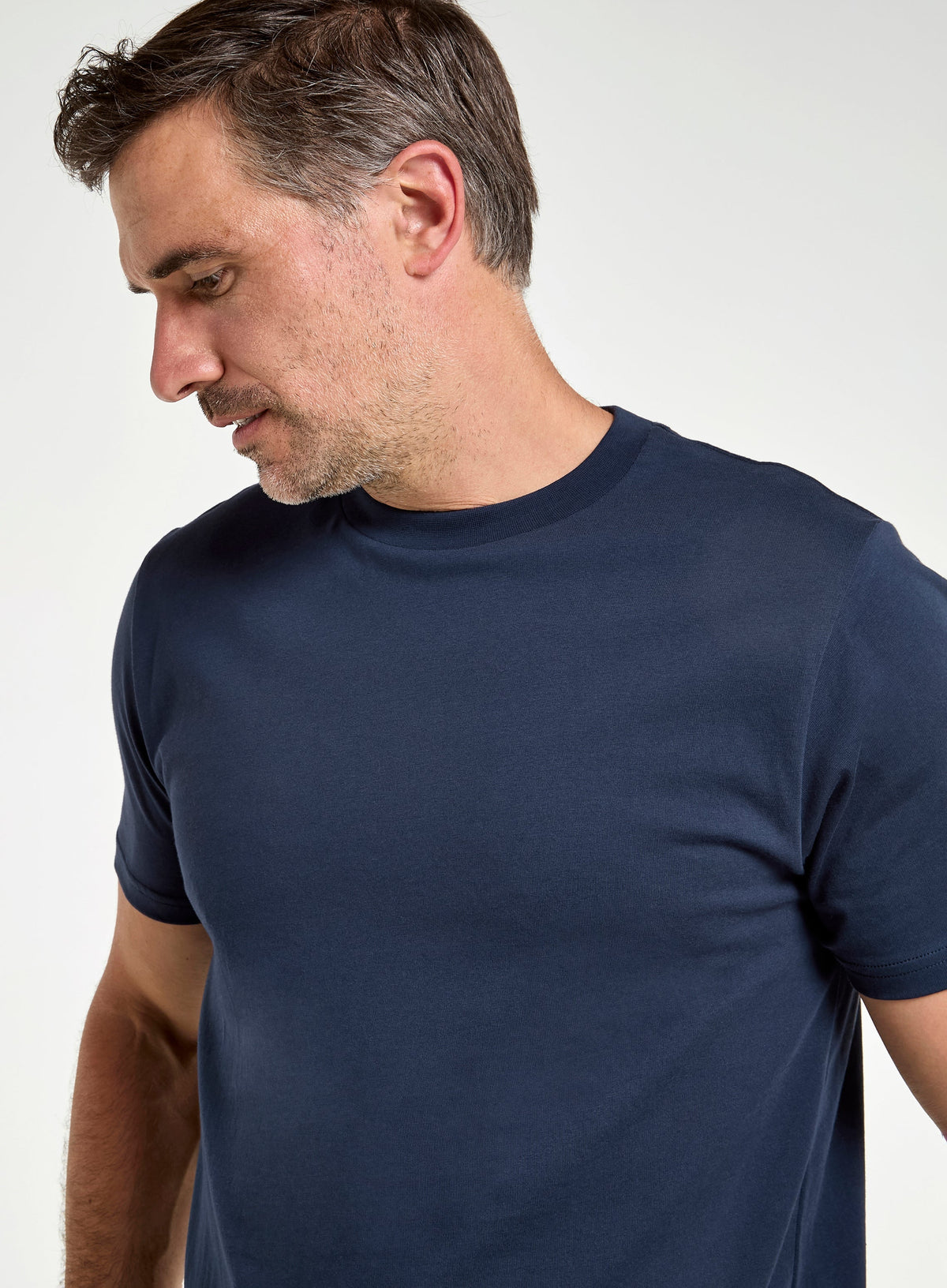 Men’s classic T-shirt in Navy.