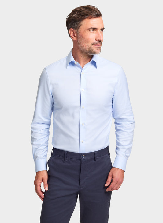 Men’s classic twill shirt in Blue.