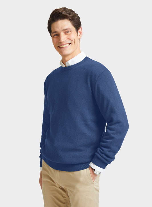 Men’s cotton cashmere crew neck jumper in Denim.