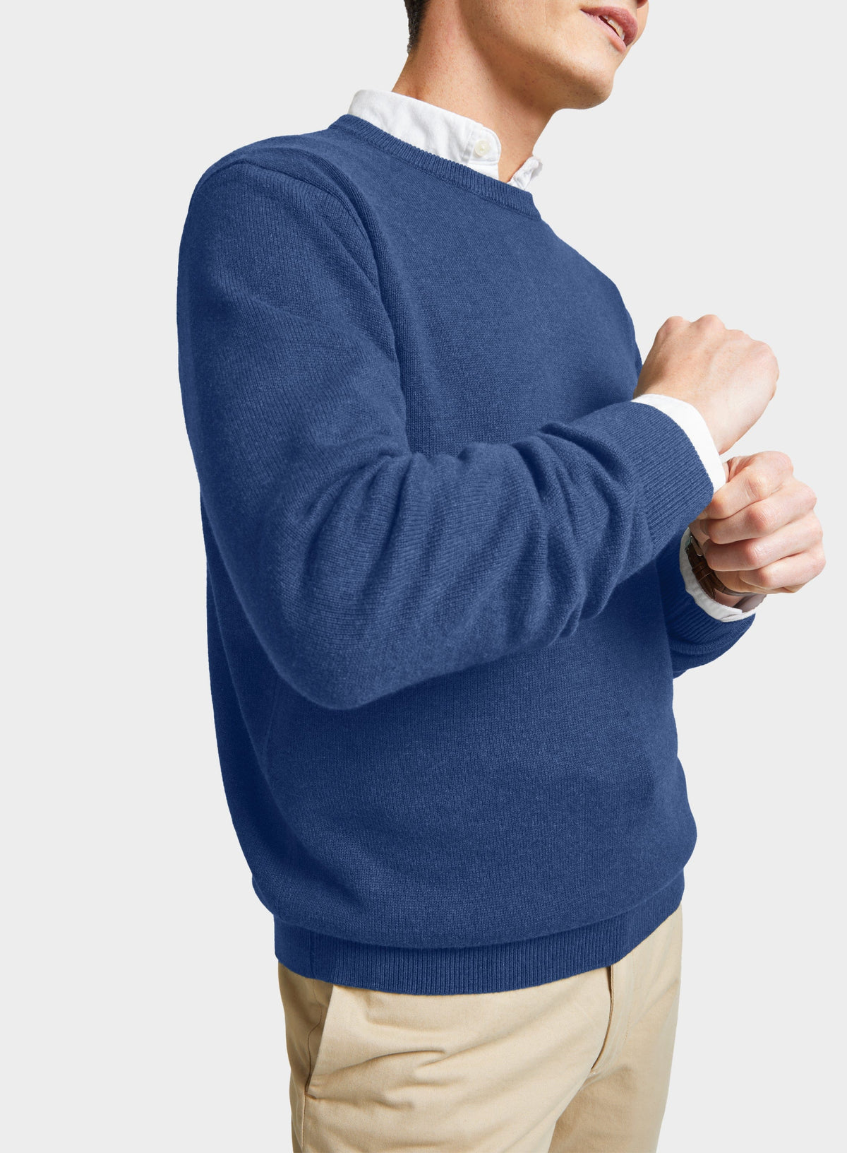 Men’s cotton cashmere crew neck jumper in Denim.