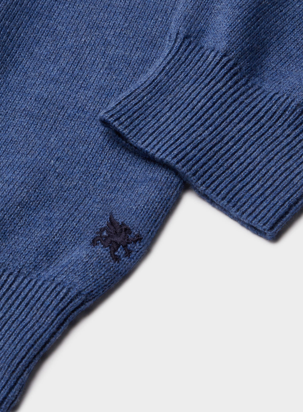 Men’s cotton cashmere crew neck jumper in Denim.