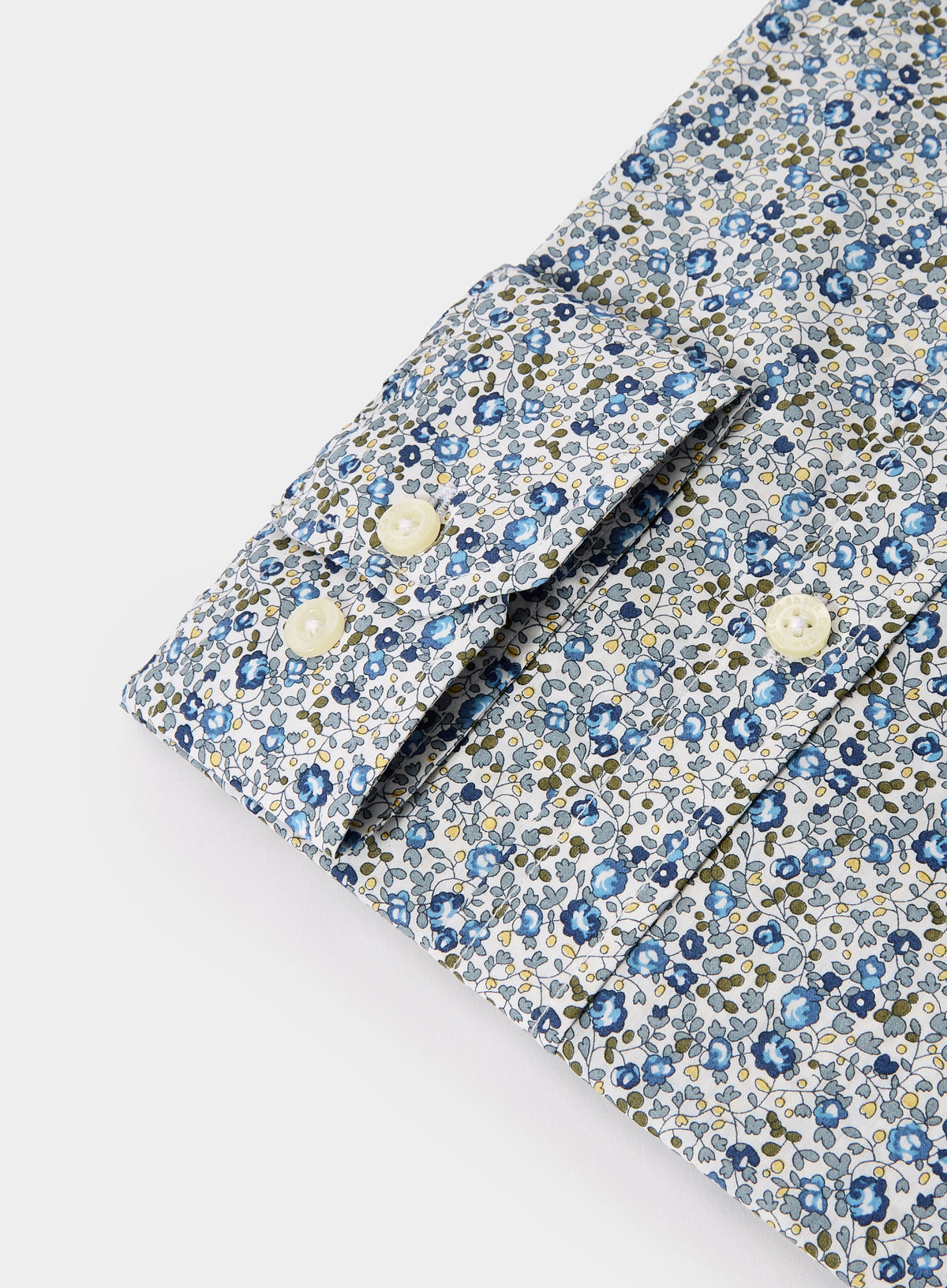 Men’s shirt in Eloise Liberty fabric.