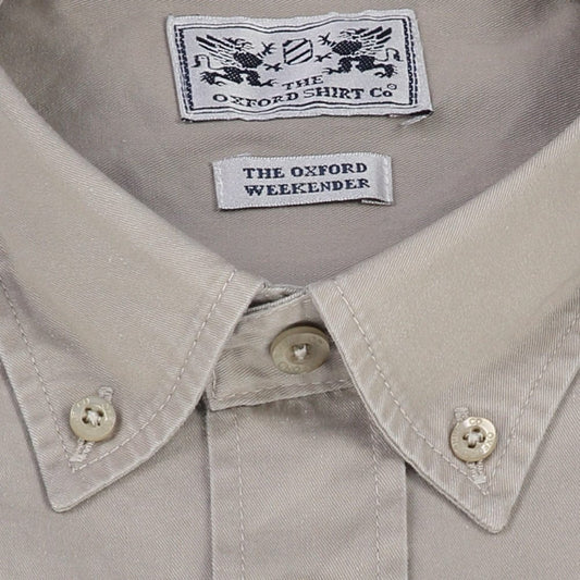Men’s long sleeved weekender shirt in Stone.