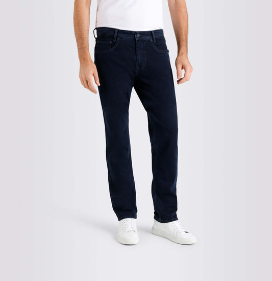 Men’s mac arne jeans in Dark Denim.