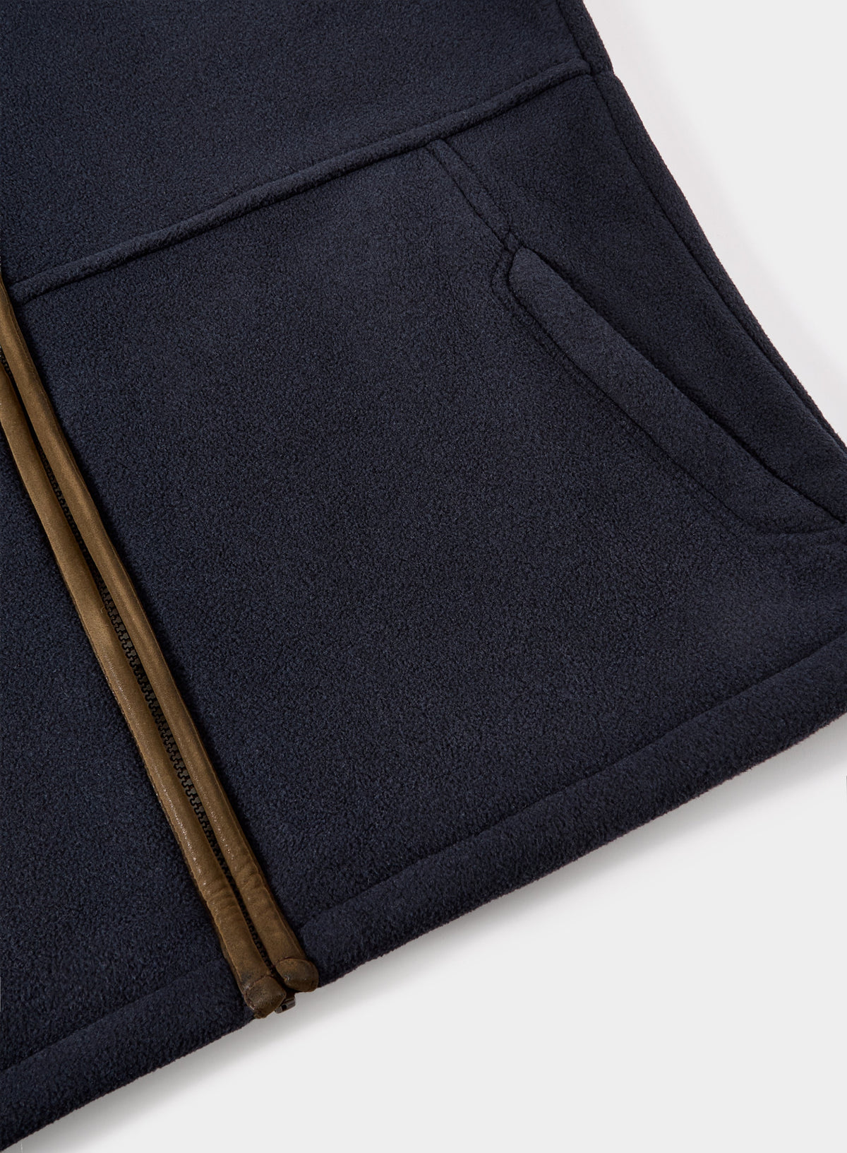Men’s trimmed fleece gilet in Navy.